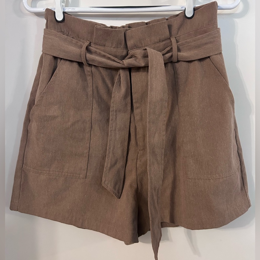 BB Dakota by Steve Madden High-Waist Paperbag Shorts in Brown size Medium